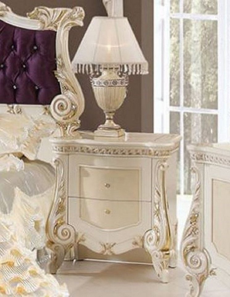 Casa Padrino Nachtkommode Casa Padrino Luxus Barock Nachtkommode Beige / Weiß / Gold - Prunkvoller Barock Nachttisch mit 2 Schubladen - Luxus Schlafzimmer Möbel im Barockstil - Barock Möbel - Barock Einrichtung von Casa Padrino