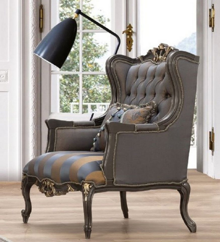 Casa Padrino Sessel Luxus Barock Ohrensessel Blau / Grau / Gold 75 x 83 x H. 115 cm - Prunkvoller handgefertigter Wohnzimmer Sessel mit dekorativem Kissen - Barock Wohnzimmer Möbel von Casa Padrino