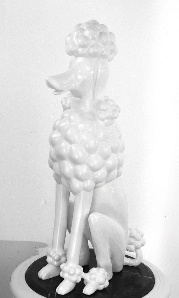 Casa Padrino Skulptur Dekofigur Pudel Hund Weiß H. 63 cm - Wetterbeständige Deko Skulptur - Wohnzimmer Deko - Garten Deko - Terrassen Deko von Casa Padrino