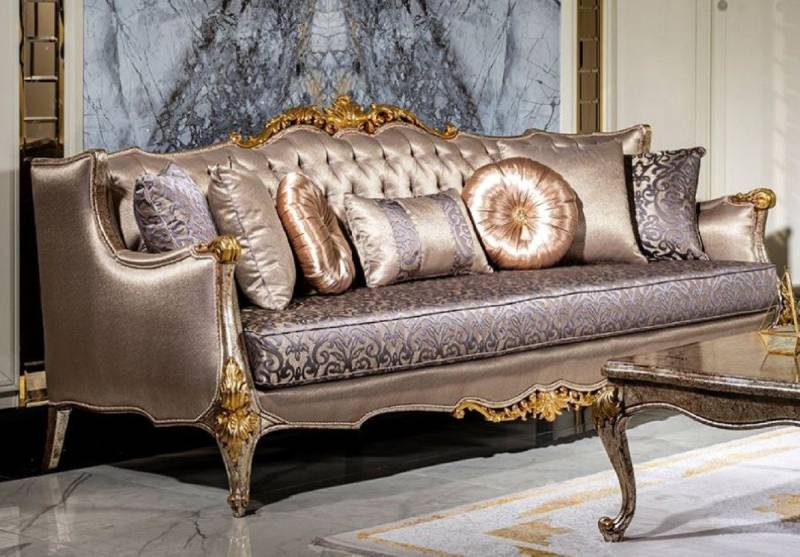 Casa Padrino Sofa Luxus Barock Sofa Silber / Lila / Antik Silber / Braun / Gold - Handgefertigtes Wohnzimmer Sofa mit elegantem Muster und dekorativen Kissen - Wohnzimmer Möbel im Barockstil von Casa Padrino