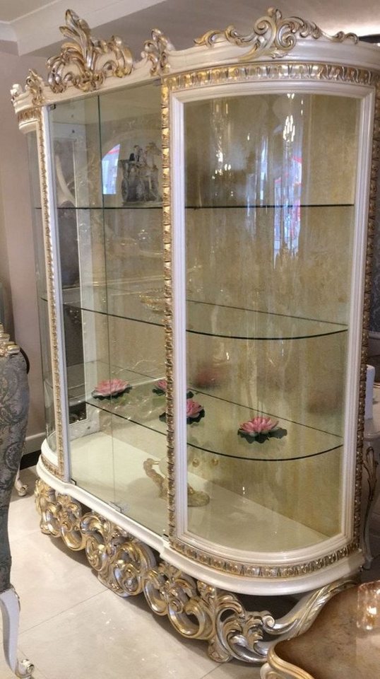 Casa Padrino Vitrine Luxus Barock Vitrine Weiß / Silber / Gold 170 x 50 x H. 215 cm - Prunkvoller Vitrinenschrank mit 2 Glastüren und 3 Glasregalen - Barock Möbel von Casa Padrino