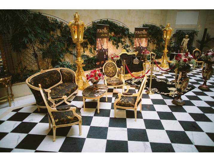 Pompöös by Casa Padrino Barock Wohnzimmer Set Creme / Oliv mit goldenem Muster - Pompööse Barock Wohnzimmermöbel designed by Harald Glööckler von Casa Padrino