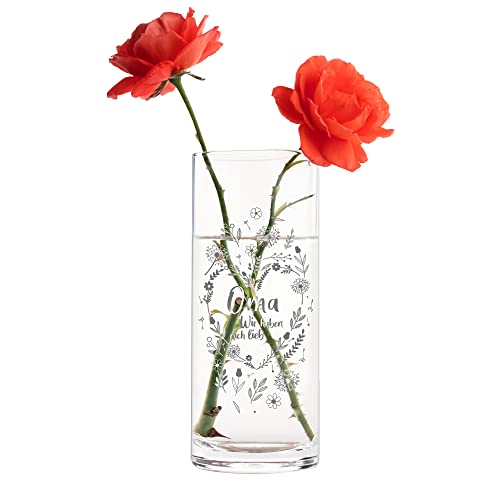 Casa Vivente Blumenvase mit Gravur für Oma, Wir haben Dich lieb, Glasvase für Schnittblumen, Blumenherz auf Deko-Vase zum Großmuttertag Casa Vivente Blumenvase mit Gravur für Oma, Wir haben Dich lieb, Glasvase für Schnittblumen, Blumenherz auf Deko-Vase zum Großmuttertag von Casa Vivente