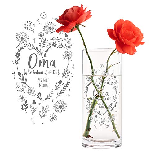 Casa Vivente Runde Blumenvase mit Gravur für Oma, Wir haben Dich lieb, Personalisiert mit Namen, Glasvase für Schnittblumen, Deko-Vase zum Großmuttertag Casa Vivente Runde Blumenvase mit Gravur für Oma, Wir haben Dich lieb, Personalisiert mit Namen, Glasvase für Schnittblumen, Deko-Vase zum Großmuttertag von Casa Vivente