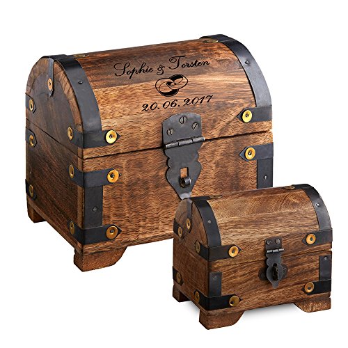 Casa Vivente Schatztruhe 2er-Set zur Hochzeit – Große Schatzkiste mit Gravur – Motiv Ringe – Personalisiert mit Namen und Datum – Kleines Schmuckkästchen – Dunkles Holz – Hochzeitsgeschenk von Casa Vivente