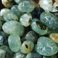 Prehnit Kristall Trommelsteine, Auffälliger Epidot Rutil, Namibia von CasparCuriosities