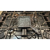 Vintage Nicht Markierte Wagner Ware Square Egg Gusseisen Pfanne Emailliert von CastIronKev