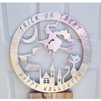 "Plasma Geschnittene Fliegende Hexe Süßes Oder Saures Happy Halloween Katze Und Fledermäuse Wandtafel Türkranz Auf Bestellung in Rohstahl " von CatFlyDesigns