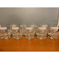 Lowball Cocktail Gläser 9Er Set Mid-Century Retro Whisky "On The Rocks... Likes" Individualisierbar 7 Oz Gold Weiß Rogge Scotch Bourbon von CatamountCurios