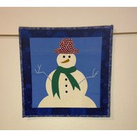 Quirky Snowmen Vs 1 Wandbehang von Catelynshandcrafted