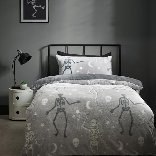 Catherine Lansfield Halloween-Skelett-Fleece, leuchtet im Dunkeln, Bettwäsche-Set für Einzelbett mit Kissenbezug, Grau Catherine Lansfield Halloween-Skelett-Fleece, leuchtet im Dunkeln, Bettwäsche-Set für Einzelbett mit Kissenbezug, Grau von Catherine Lansfield