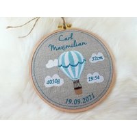 Stickrahmen Mit Besticktem Stoff, Heißluftballon, Name Und Geburtsdaten von CathisStickstuebchen