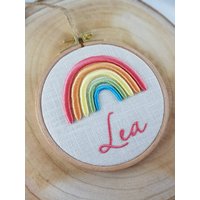 stickrahmen Mit Regenbogen in 3D-Optik Und Name Bestickt von CathisStickstuebchen