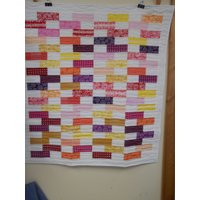 Baby Quilt, Krippendecke, Handgemachter Helle Moderne 40" X 44" von Cathithesewingaddict