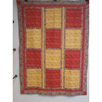 Handgemachte Quilt, Überwurf Rot-Orange Und Gold Großer Block Wurf Herbst Quilt 46" X 61" von Cathithesewingaddict
