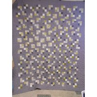 Quilt, Queen-Size-steppdecke, Vier Patch Grau Und Grün Patch-Queen-Size-steppdecke 80 "x 91" von Cathithesewingaddict