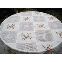 Weiße Spitzen Und Bestickte Weihnachtstischdecke, Rote Pointettia Tischdecke, Großes Rechteck, Vintage Festliche 160x220cm von CathysShabbyFarm