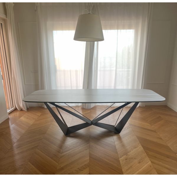 Skorpio Esstisch aus Glas mit matter Basis, Cattelan Italia Skorpio Esstisch aus Glas mit matter Basis, Cattelan Italia von Cattelan Italia