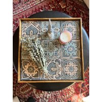Große Holz Ottomane Serviertablett Keramikfliesen Rustikal Elegante Herzstück Handgemachte Handgefertigte Mosaik, Wohnkultur Blumen von CatwoodDesignsCo