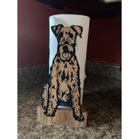 Airedale Terrier Papierhandtuchhalter, Holz Stehpapiertuch Oder Toilettenpapierhalter Graviert Auf Massiver Eiche von CaveKing