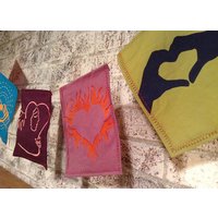 Valentinstag Gebetsfahne. Be Mine Valentine. Happy Valentine's Day Gebetsfahnen Set Valentinstag Gebetsfahne. Be Mine Valentine. Happy Valentine's Day Gebetsfahnen Set von Cazmira