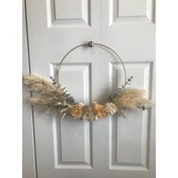 Moderne Reifen Kranz Mit Sola Holz Blumen von CedarRidgeBlooms