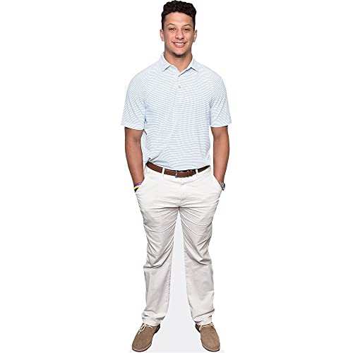 Patrick Mahomes (White Outfit) Pappaufsteller mini von Celebrity Cutouts