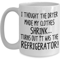 Lustige Tassen I Thought The Dryer Made My Clothes Shrink Turns Out It Was Kühlschrank 11Oz 15Oz Keramik Kaffeetasse Billig Geschenk Witz Lustige Tassen I Thought The Dryer Made My Clothes Shrink Turns Out It Was Kühlschrank 11Oz 15Oz Keramik Kaffeetasse Billig Geschenk Witz von CeleskyDesigns