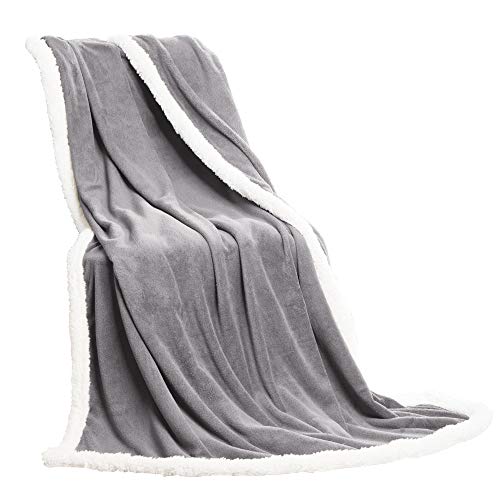 CelinaTex Kuscheldecke 150 x 200 cm Silber Wohndecke weich Mikrofaser Fleece Sherpa Einfassung Lammfell Optik Oeko-TEX Everest CelinaTex Kuscheldecke 150 x 200 cm Silber Wohndecke weich Mikrofaser Fleece Sherpa Einfassung Lammfell Optik Oeko-TEX Everest von CelinaTex