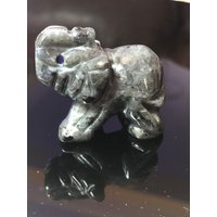 Larvikit Kristall Elefant Schnitzerei - 3, 2 Zoll Groß Kommt Mit Samt Geschenktasche von CelticDragonCrystals