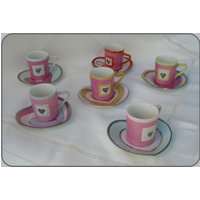 6 Handbemalte Porzellan-Kaffeetassen, Umgeben Von Anpassbaren Einzelstücken Aus Silber 6 Handbemalte Porzellan-Kaffeetassen, Umgeben Von Anpassbaren Einzelstücken Aus Silber von CeminaKafe