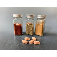 Set Von 12 Terrakotta-Gewürzhaltern - Um Gewürze Vor Verklumpung Zu Bewahren - Handgefertigte Keramikblätter-Terrakotta-Gewürzdosenhalter von CenteredVessel