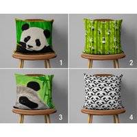 Niedlicher Panda & Bambus Kissenbezug, Grün Schwarze Pandas Schlafzimmer Dekor, Kissen Jeder Größe, Wohnzimmer 20x20, 12x20 von CentralHomeStore