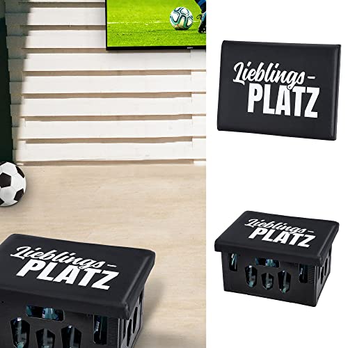 Cepewa Bierkastensitz Spruch Lieblingsplatz | 43x33cm MDF Kunststoff | Sitzpad Bierkastenhocker Sitzkissen (1 x Bierkastensitz Lieblingsplatz) von Cepewa