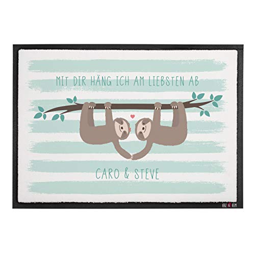 Cera & Toys® Fußmatte mit persönlichem Aufdruck - Faultier Pärchen - mit Wunschtext und Namen 60 cm x 40 cm (B/H) von Cera & Toys