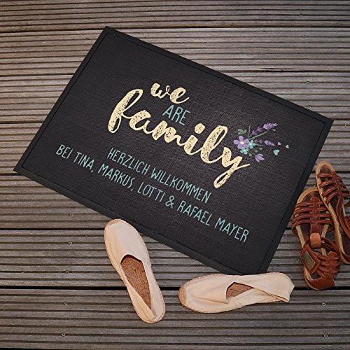 Cera & Toys® persönliche Fußmatte - we Are Family - mit Ihrem Wunschtext in 2 Zeilen 70 cm x 50 cm (B/H) von Cera & Toys