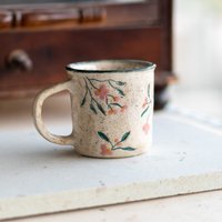Blüten-Kaffeetasse - Keramik-Tasse, Blumenverzierte Vintage-Tasse von CeraBien