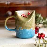 Einzigartige Keramiktasse - Handgemachtes Geschenk, Keramik-Kaffeetasse, Berg Und Meer von CeraBien