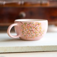 Floraler Kaffeebecher - Handgefertigter Keramikbecher Mit Baumdekor von CeraBien