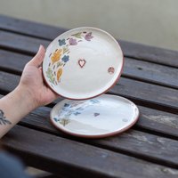 Keramikteller-Set, Handgeschnitzte Platte, Handgefertigte Geschirrsets, Terrakotta-Teller Mit Blumenthema von CeraBien
