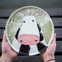 Süßer Kuhteller 25 cm | Handgefertigter Kinderteller Schale Mit Tierdekor Handgemachte Lebendige Farben Kuh-Dekor von CeraBien