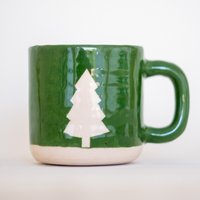 Weihnachtliche Keramiktasse, Mit Tannenbaum Verzierte Kaffeetasse - Handgefertigte Keramiktasse Weihnachtliche Keramiktasse, Mit Tannenbaum Verzierte Kaffeetasse - Handgefertigte Keramiktasse von CeraBien