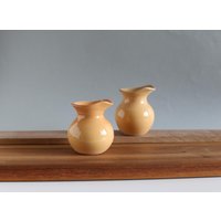 Kleiner Ockerfarbener Krug Oder Sahnekännchen - Netzkeramik von CeramicNetwork