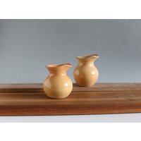 Kleiner Ockerfarbener Krug Oder Sahnekännchen - Netzkeramik Kleiner Ockerfarbener Krug Oder Sahnekännchen - Netzkeramik von CeramicNetwork