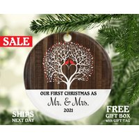 Unser Erstes Weihnachten Als Mr & Mrs Ornament - Braut Bräutigam Just Married Jungvermählt Paar Baum Liebesvogel Holz Rustikal Bauernhaus von CeramicOrnamentsUS