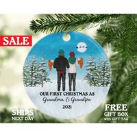 Unser Erstes Weihnachten Als Oma Und Opa Der Zwillinge Familie Weihnachtsschmuck Mantel Babys Mädchen Jungen Enkel Enkelin Mit Vier 4 von CeramicOrnamentsUS