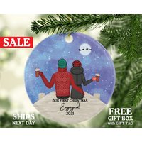 Unser Erstes Weihnachten Verlobtes Ornament Paar Sie Sagte Ja Just Verlobung Geschenk Zukünftiger Ehemann Frau Neu Aquarell Bauernhaus Sternenhimmel Unser Erstes Weihnachten Verlobtes Ornament Paar Sie Sagte Ja Just Verlobung Geschenk Zukünftiger Ehemann Frau Neu Aquarell Bauernhaus Sternenhimmel von CeramicOrnamentsUS