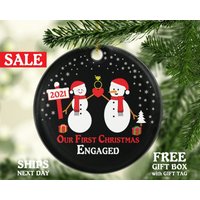 Unsere Erste Weihnachten Verlobte Paar Ornament - Sie Sagte Ja Nur Verlobung Vorschlagen Ring Schneemänner Geschenk Zukünftige Ehemann Frau Neu Unsere Erste Weihnachten Verlobte Paar Ornament - Sie Sagte Ja Nur Verlobung Vorschlagen Ring Schneemänner Geschenk Zukünftige Ehemann Frau Neu von CeramicOrnamentsUS