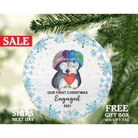 Verlobte Weihnachtsverzierung Sie Sagte Ja Just Verlobung Pinguine Geschenk Zukünftiger Ehemann Frau Neu Paar Weihnachten Aquarell Verlobte Weihnachtsverzierung Sie Sagte Ja Just Verlobung Pinguine Geschenk Zukünftiger Ehemann Frau Neu Paar Weihnachten Aquarell von CeramicOrnamentsUS