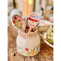 100% Handgefertigte Keramikvase/Löffelablage Mit Rattan 100% Handgefertigte Keramikvase/Löffelablage Mit Rattan von CeramicoByZelis